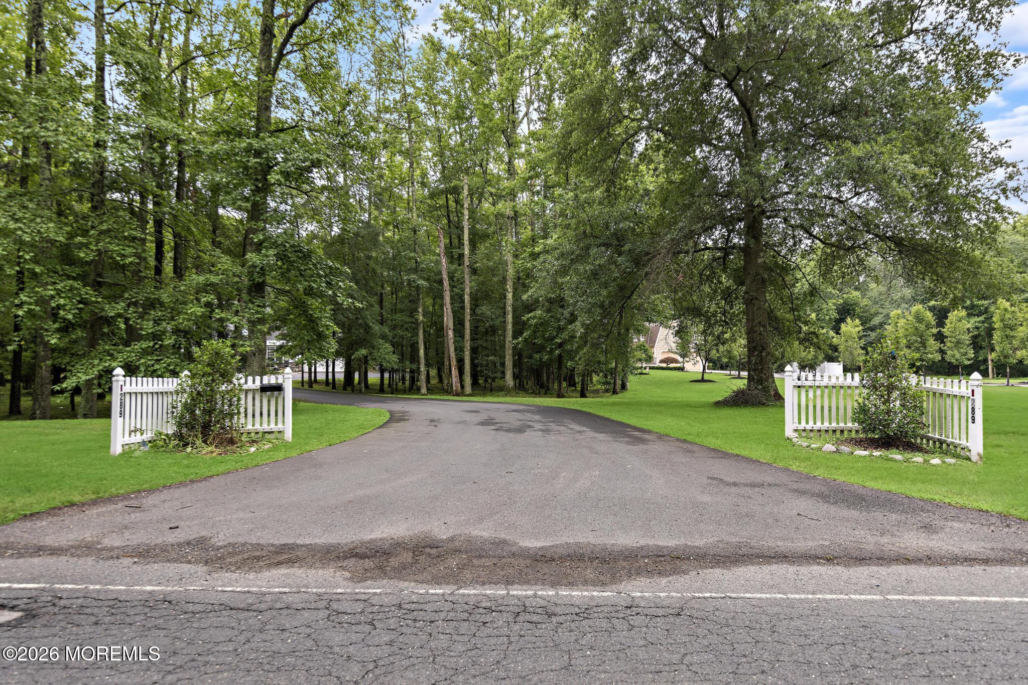 289 Cranberry Road Farmingdale, NJ 07727 - Photo 3 of 46 289 Cranberry Road (27)