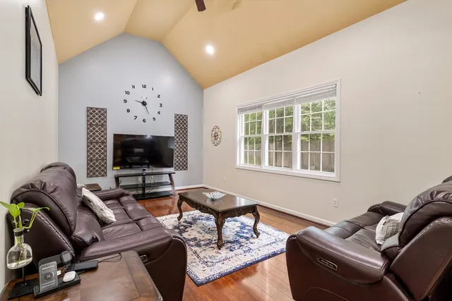 $770,000 | 5 Equestrian Lane, Unit 5, Chelmsford, MA 01824