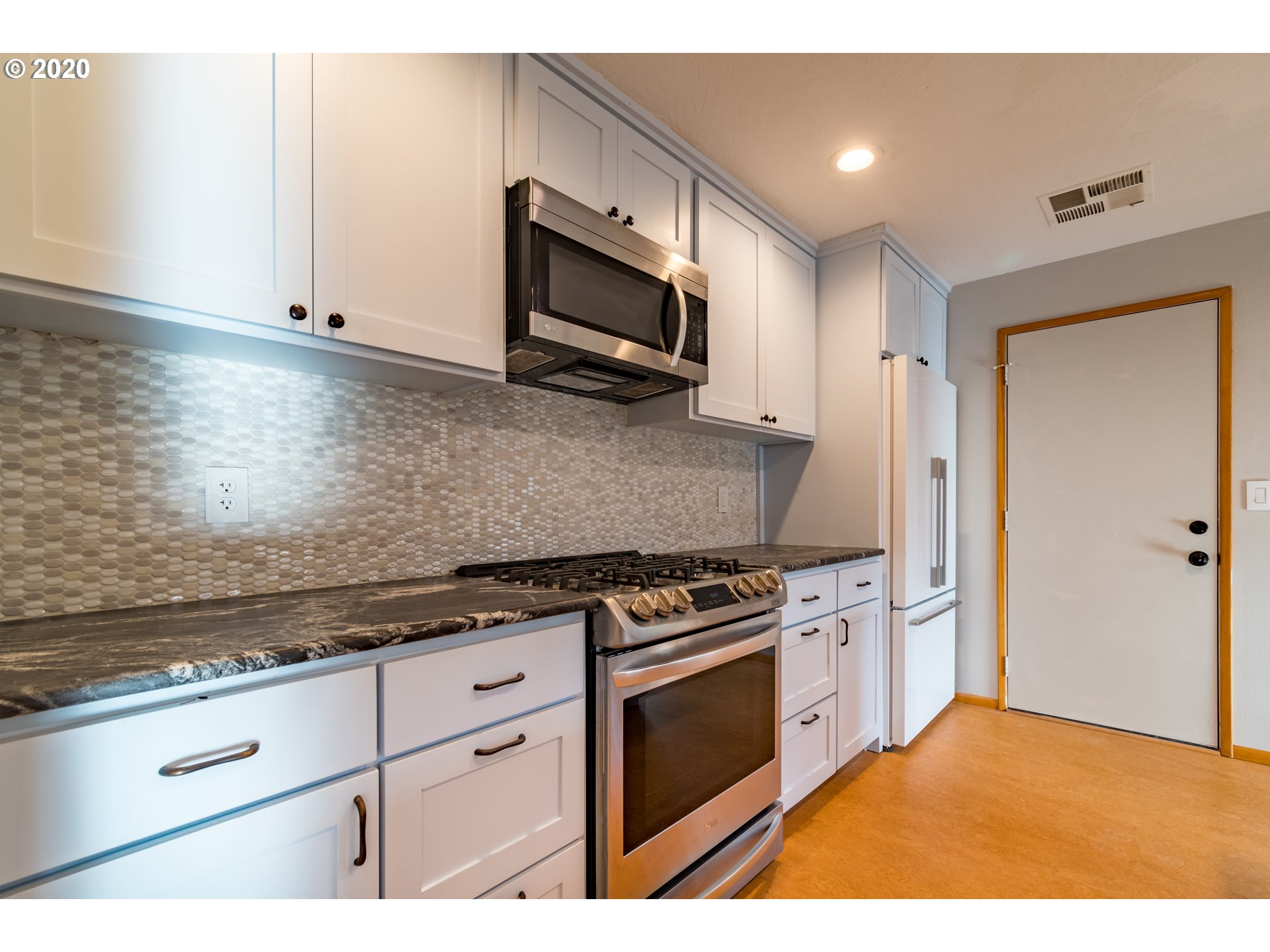5160 Fox Hollow Road Eugene, OR 97405 - Photo 12 of 32 Gallery Image 12