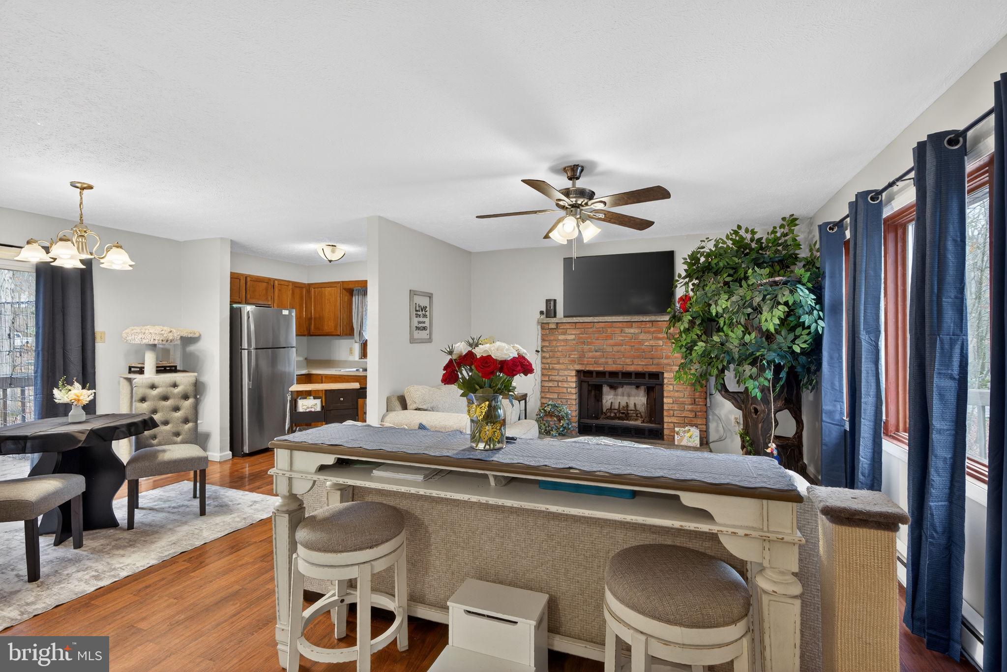 244 Canterbury Road Bushkill, PA 18324 - Photo 13 of 45 Cozy Living room