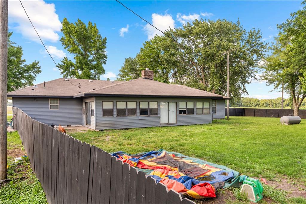 327 Southeast State Route North Rich Hill, MO 64779 - Photo 5 of 47