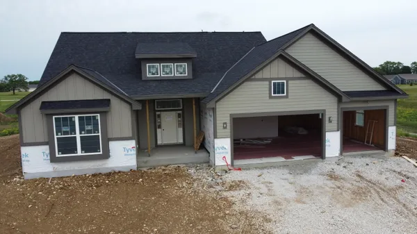 $769,990 | N82-w27850 N82-w27850 Sunflower Pass, Hartland, WI 53029