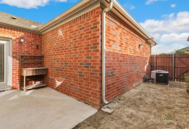 a view of building with outdoor space