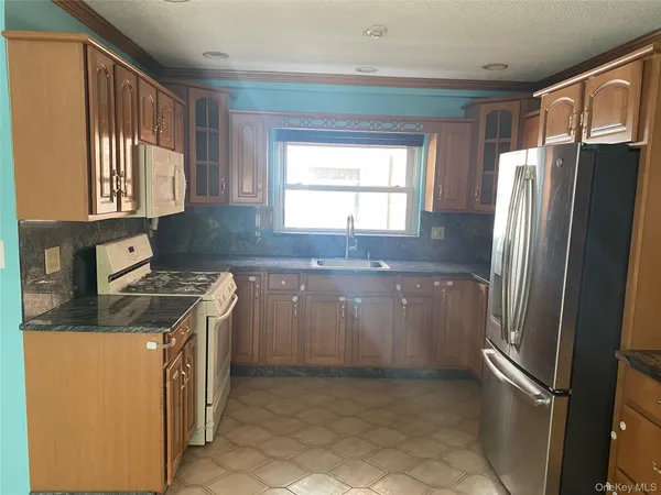 $3,000 | 1193 Neill Avenue, Unit 1 | Pelham Parkway