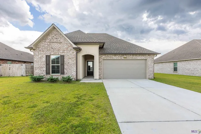 $2,300 | 275 Pond Drive, Thibodaux, LA 70301