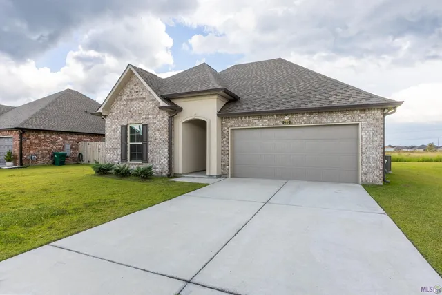 $2,300 | 275 Pond Drive, Thibodaux, LA 70301