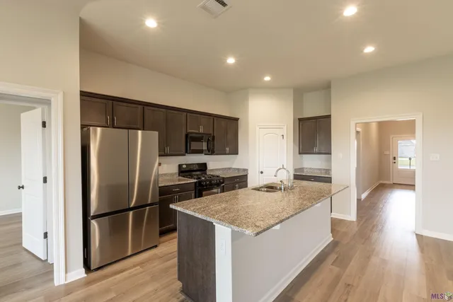 $2,300 | 275 Pond Drive, Thibodaux, LA 70301