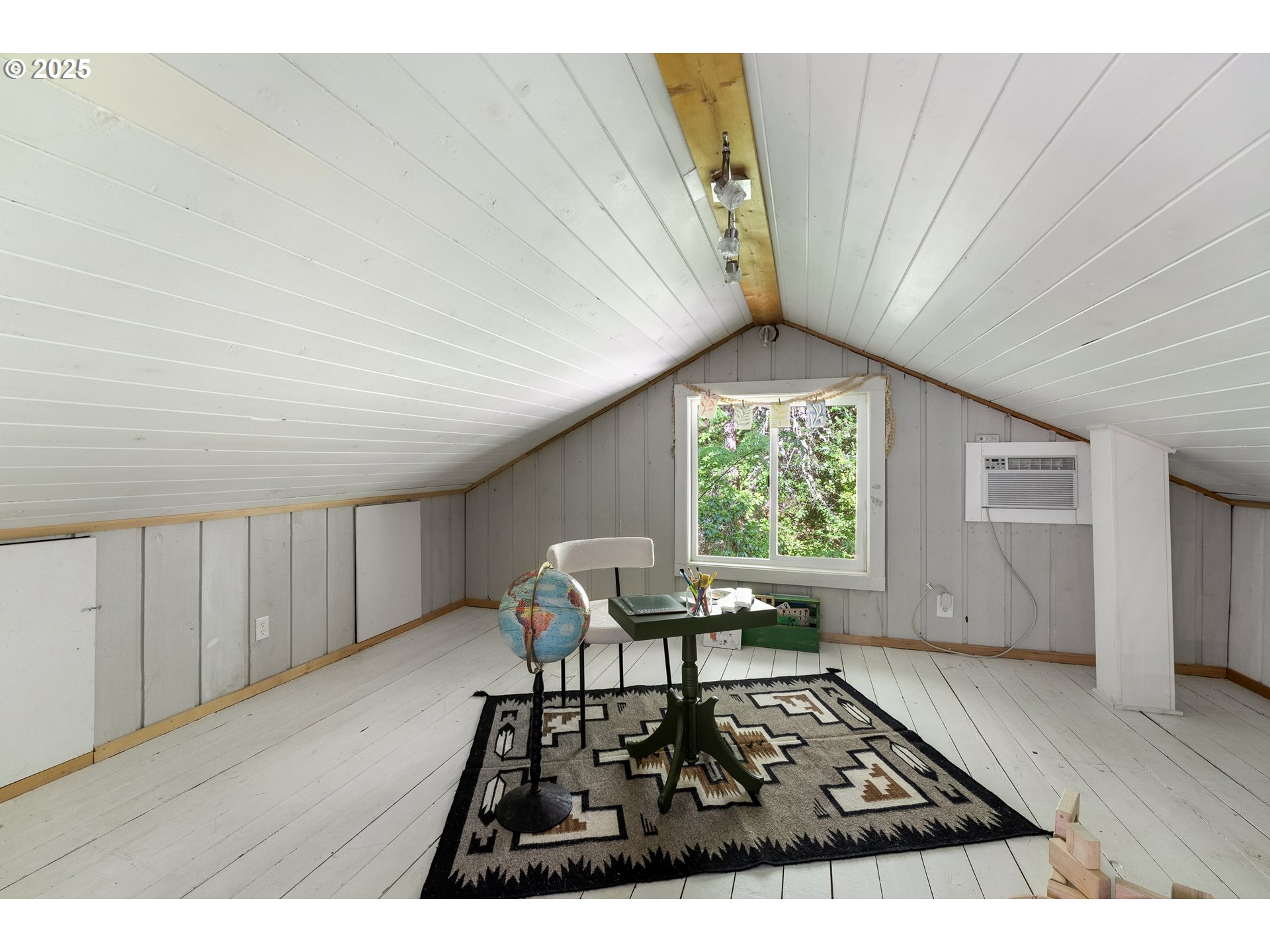 988 Savage Creek Road Grants Pass, OR 97527 - Photo 16 of 48 a view of a room with furniture and window