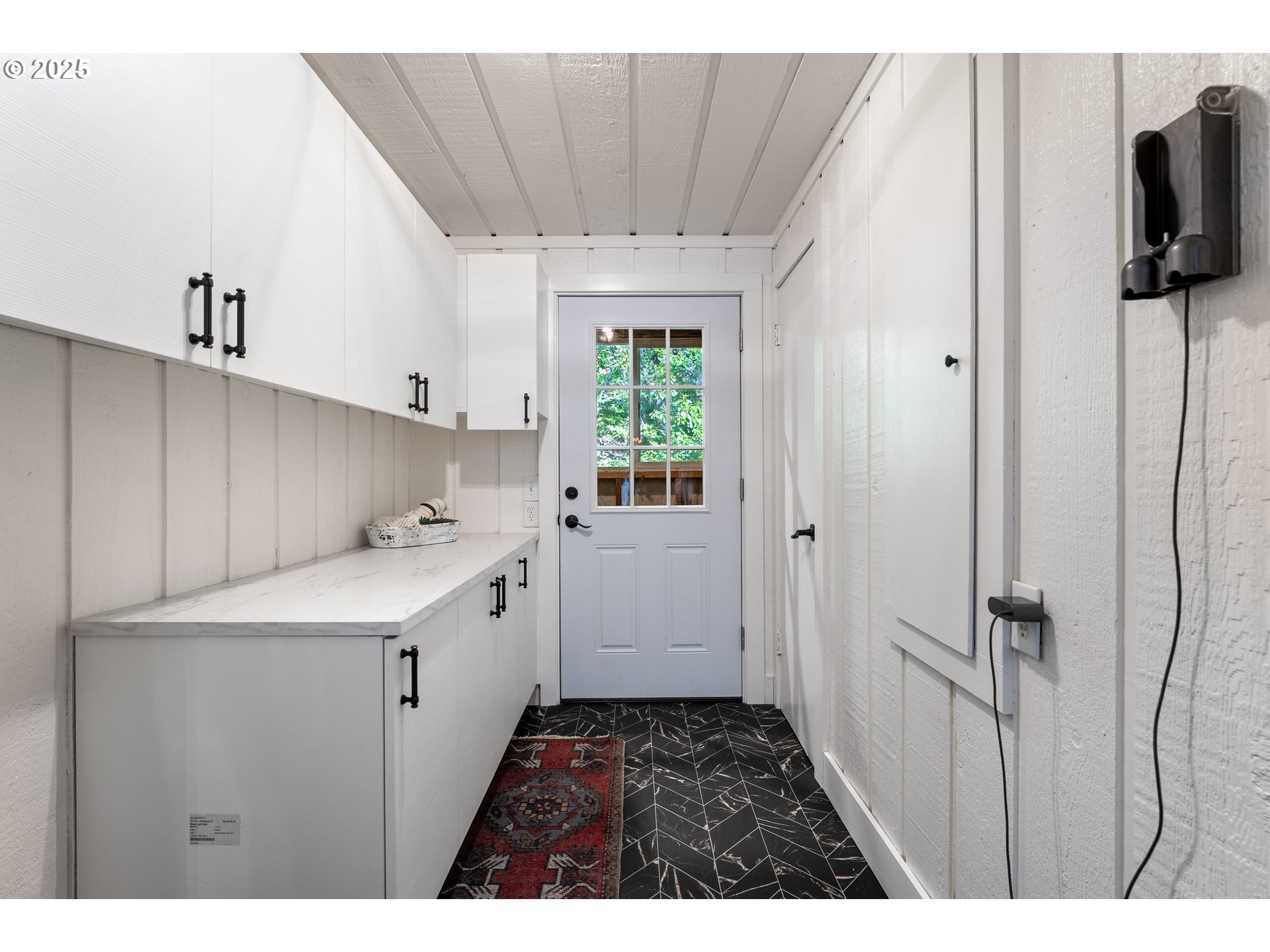 988 Savage Creek Road Grants Pass, OR 97527 - Photo 17 of 48 a kitchen with a sink appliances and cabinets
