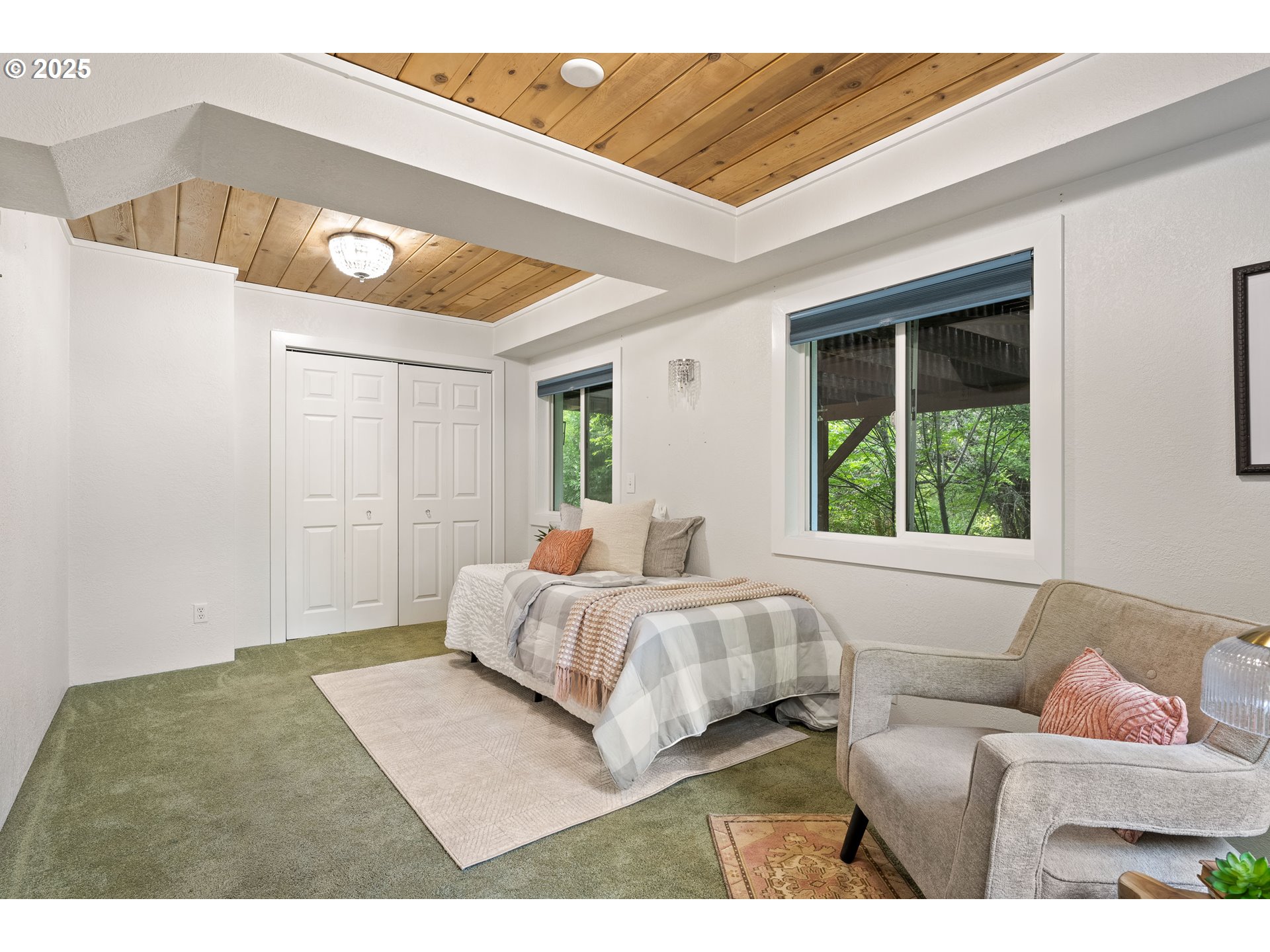 988 Savage Creek Road Grants Pass, OR 97527 - Photo 29 of 48 a bedroom with a bed and a window