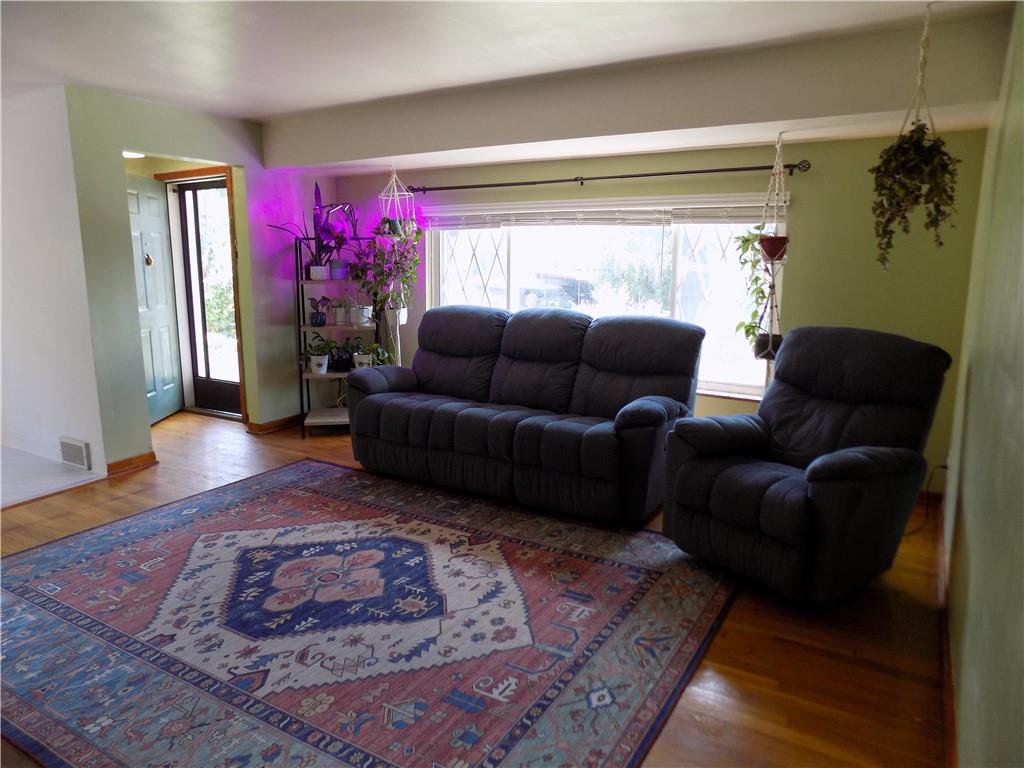 175 7th St Extension New Kensington, PA 15068 - Photo 7 of 36