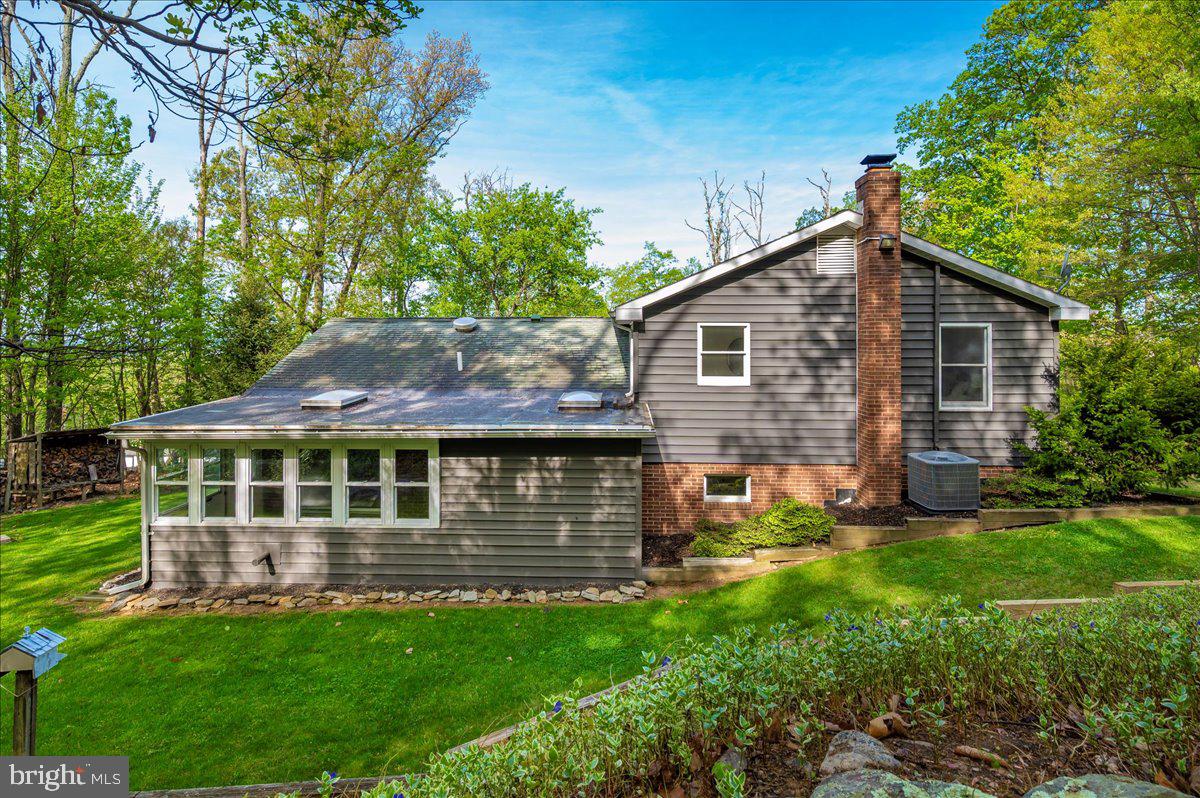 13449 Edgemont Road Smithsburg, MD 21783 - Photo 47 of 70 a front view of a house with a yard