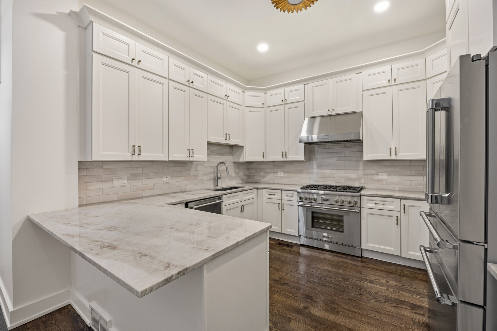 2107 North Clark Street Chicago, IL 60614 - Photo 9 of 39