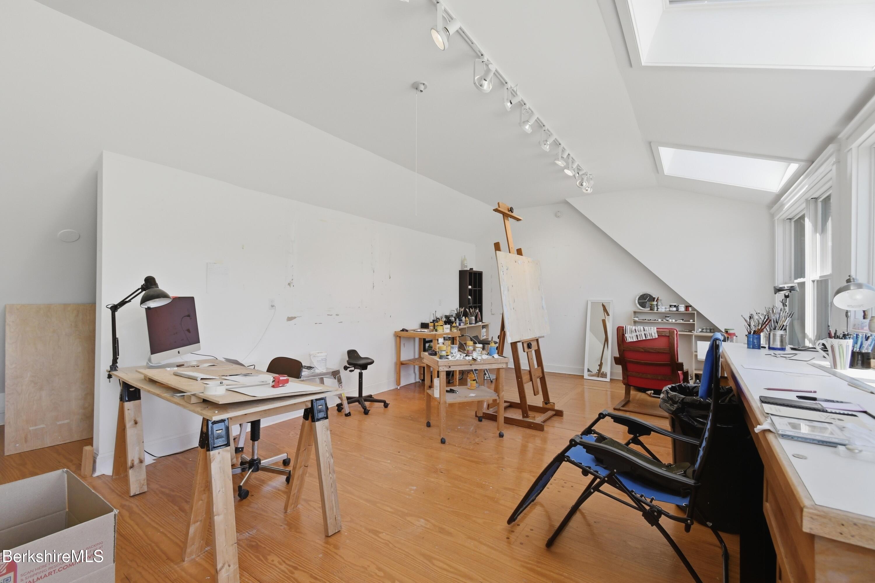 136 Mallery Road New Ashford, MA 01237 - Photo 54 of 102 studio