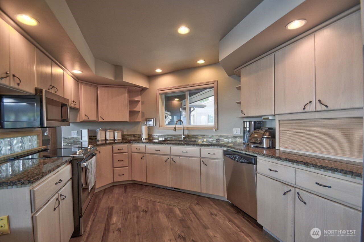4040 Southeast Kamilche Point Road Shelton, WA 98584 - Photo 8 of 40 Gallery Image 8