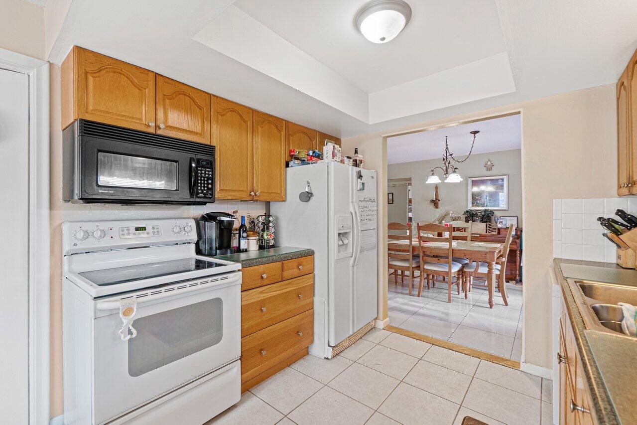 9300 Southwest 2nd Street Boca Raton, FL 33428 - Photo 13 of 25 013-9300Southwest2ndStreet-BocaRaton-FL-