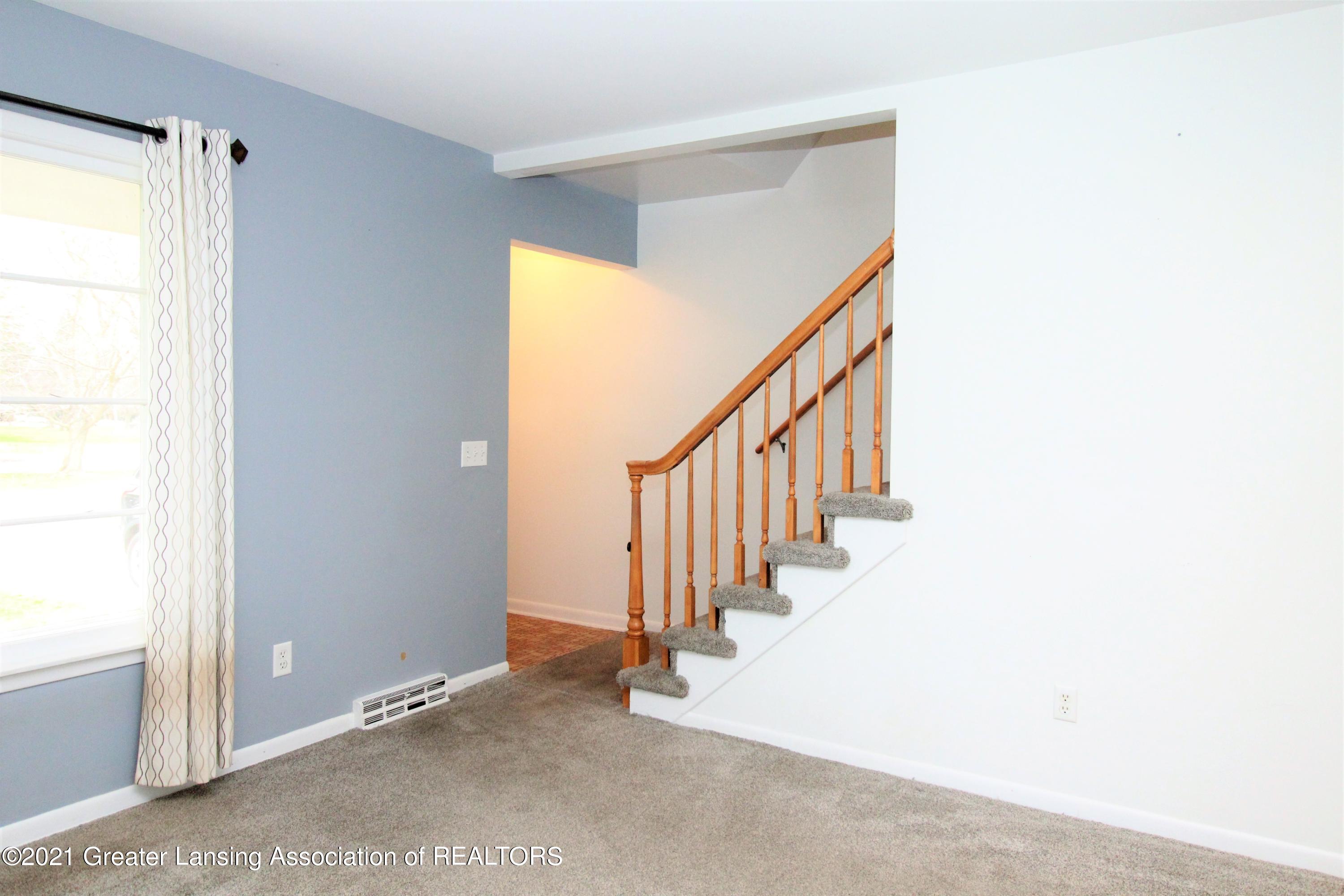 805 Raeburn Road Eaton Rapids, MI 48827 - Photo 3 of 37 03