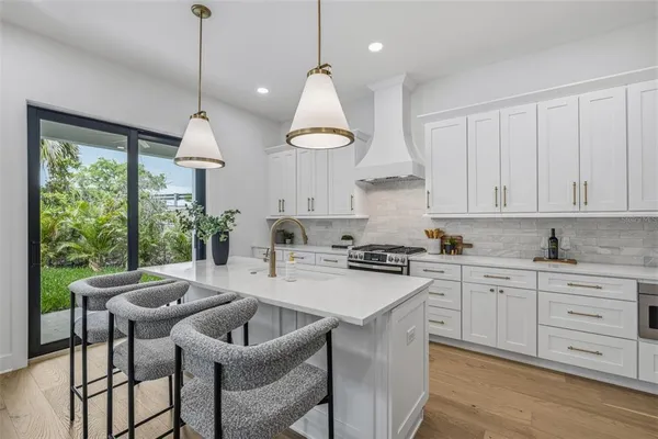 $9,500 | 3010 South Esperanza Avenue, Tampa, FL 33629