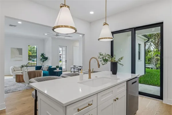 $9,500 | 3010 South Esperanza Avenue, Tampa, FL 33629