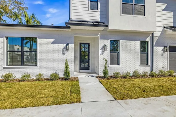 $9,500 | 3010 South Esperanza Avenue, Tampa, FL 33629