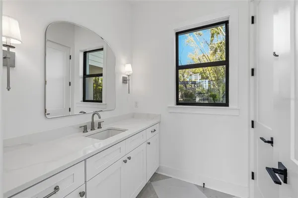 $9,500 | 3010 South Esperanza Avenue, Tampa, FL 33629