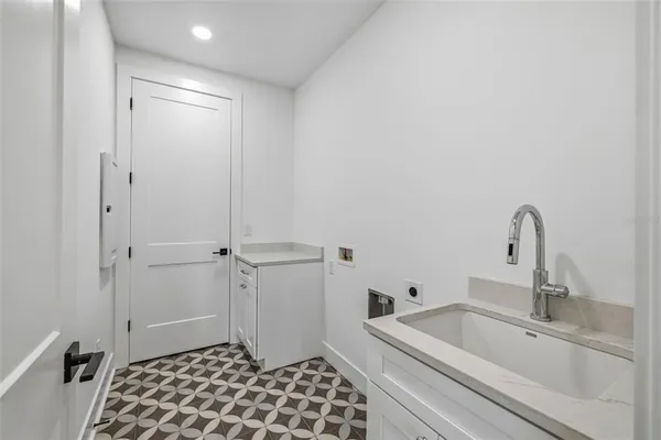 $9,500 | 3010 South Esperanza Avenue, Tampa, FL 33629