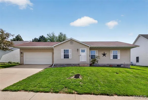 $249,900 | 104 East Hunters Ridge, Valmeyer, IL 62295