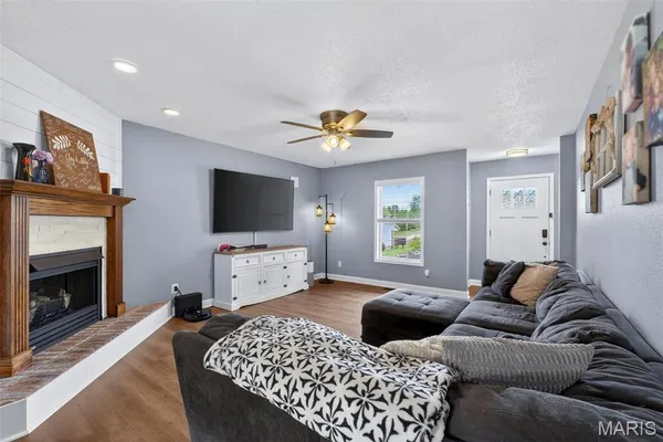 $249,900 | 104 East Hunters Ridge, Valmeyer, IL 62295