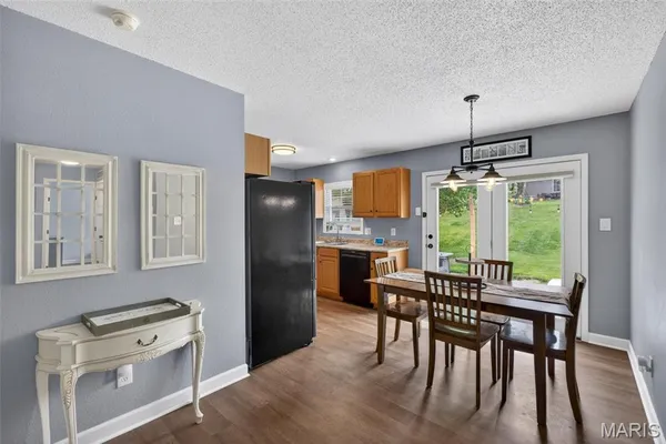 $249,900 | 104 East Hunters Ridge, Valmeyer, IL 62295