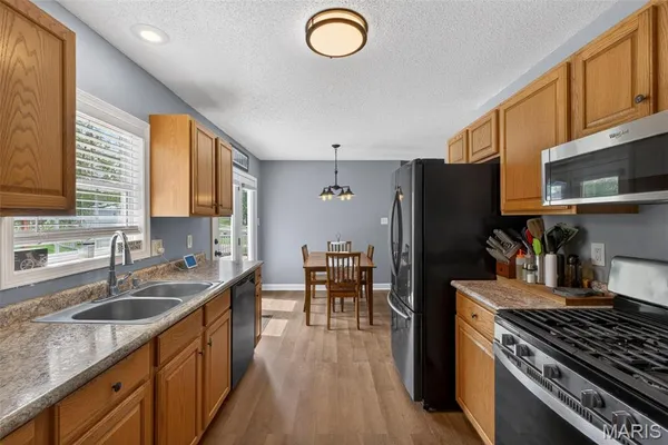 $249,900 | 104 East Hunters Ridge, Valmeyer, IL 62295