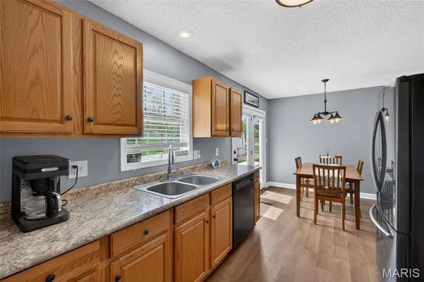 $249,900 | 104 East Hunters Ridge, Valmeyer, IL 62295