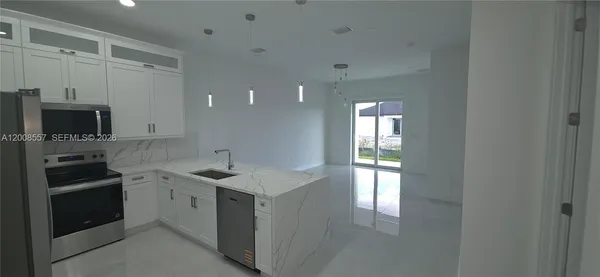 $2,000 | 322-324 Poplar Street, Unit 22, Lehigh Acres, FL 33974