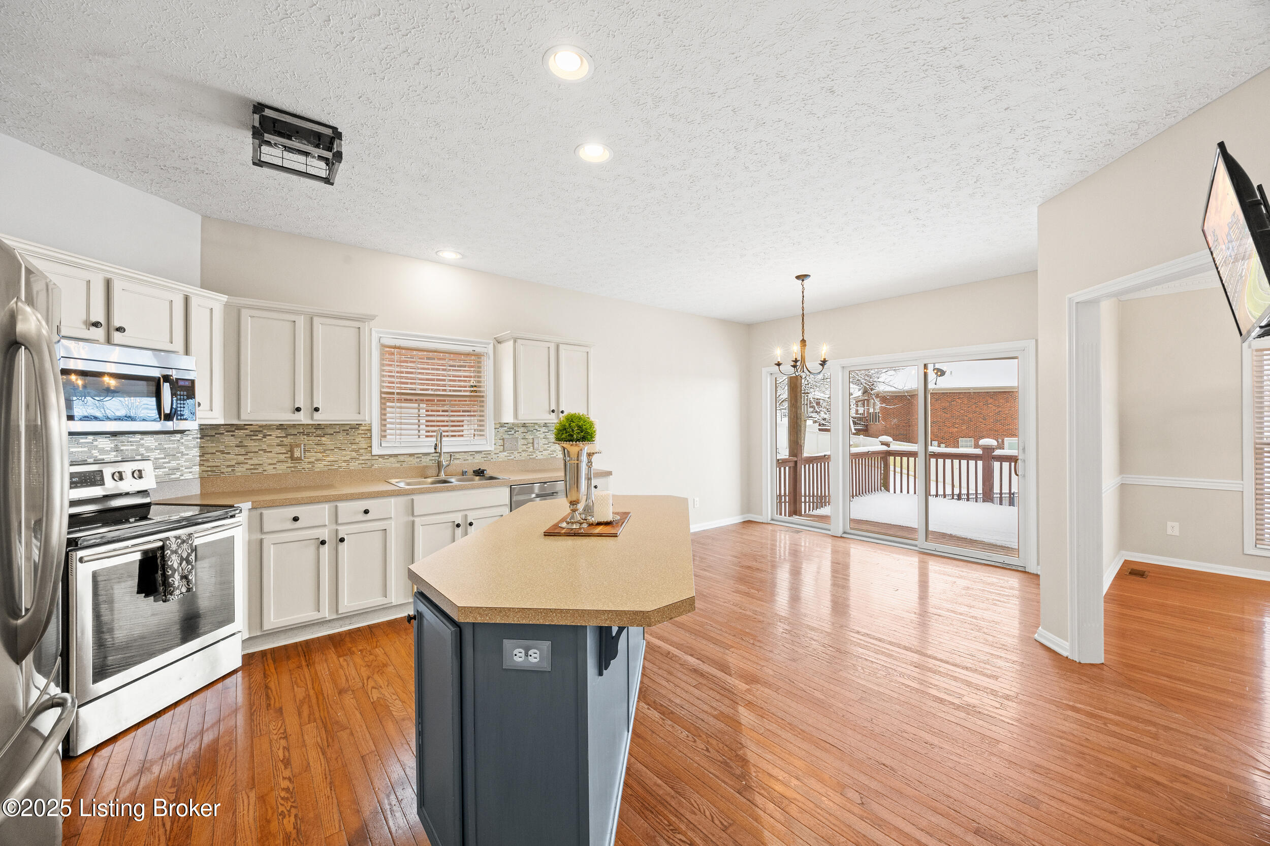 6521 Keeling Place Road Louisville, KY 40291 - Photo 12 of 59 15