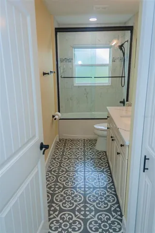 a view of living room with washer and dryer