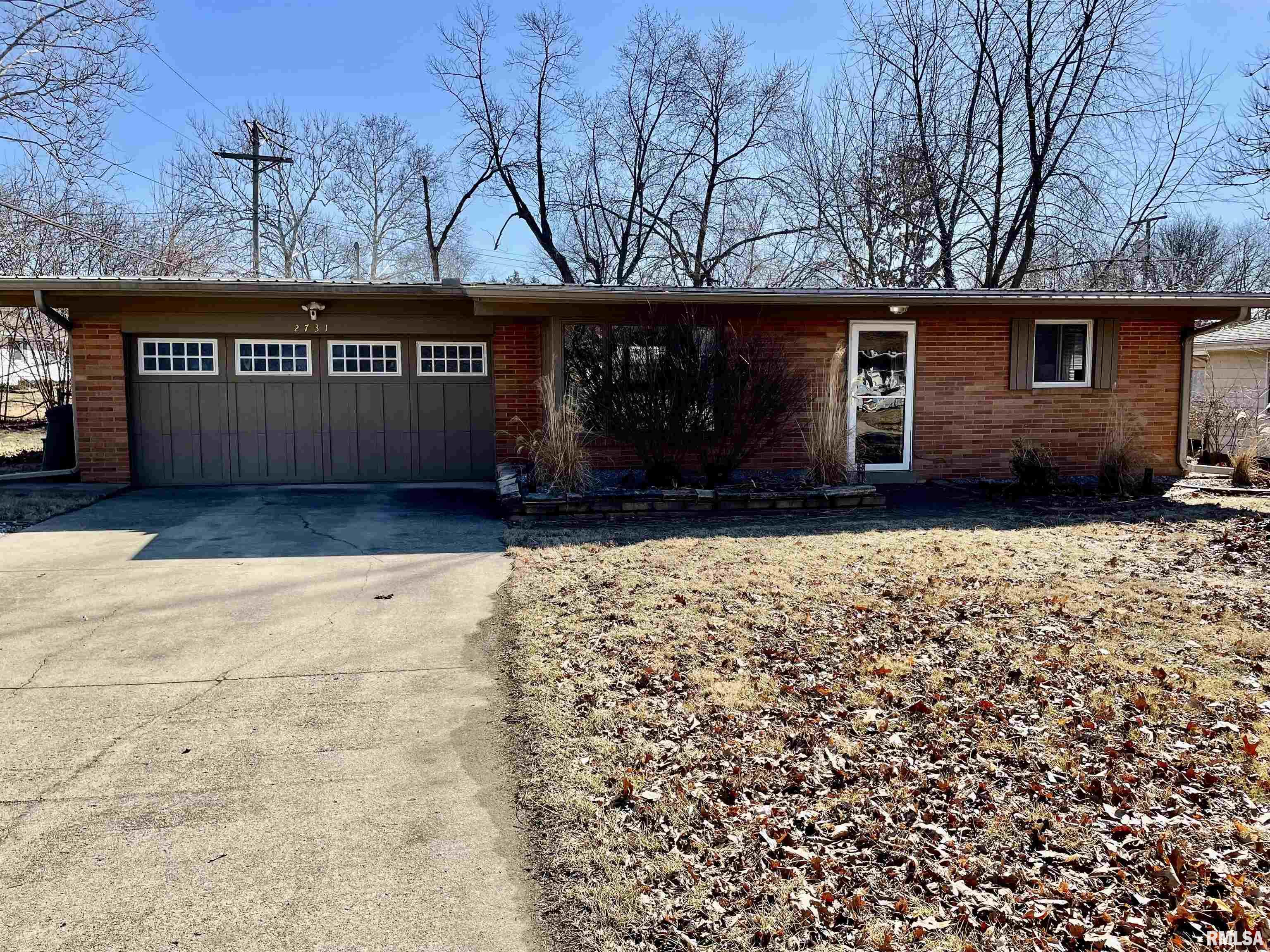 2731 West Overhill Road Peoria, IL 61615 - Photo 3 of 27 Gallery Image 3
