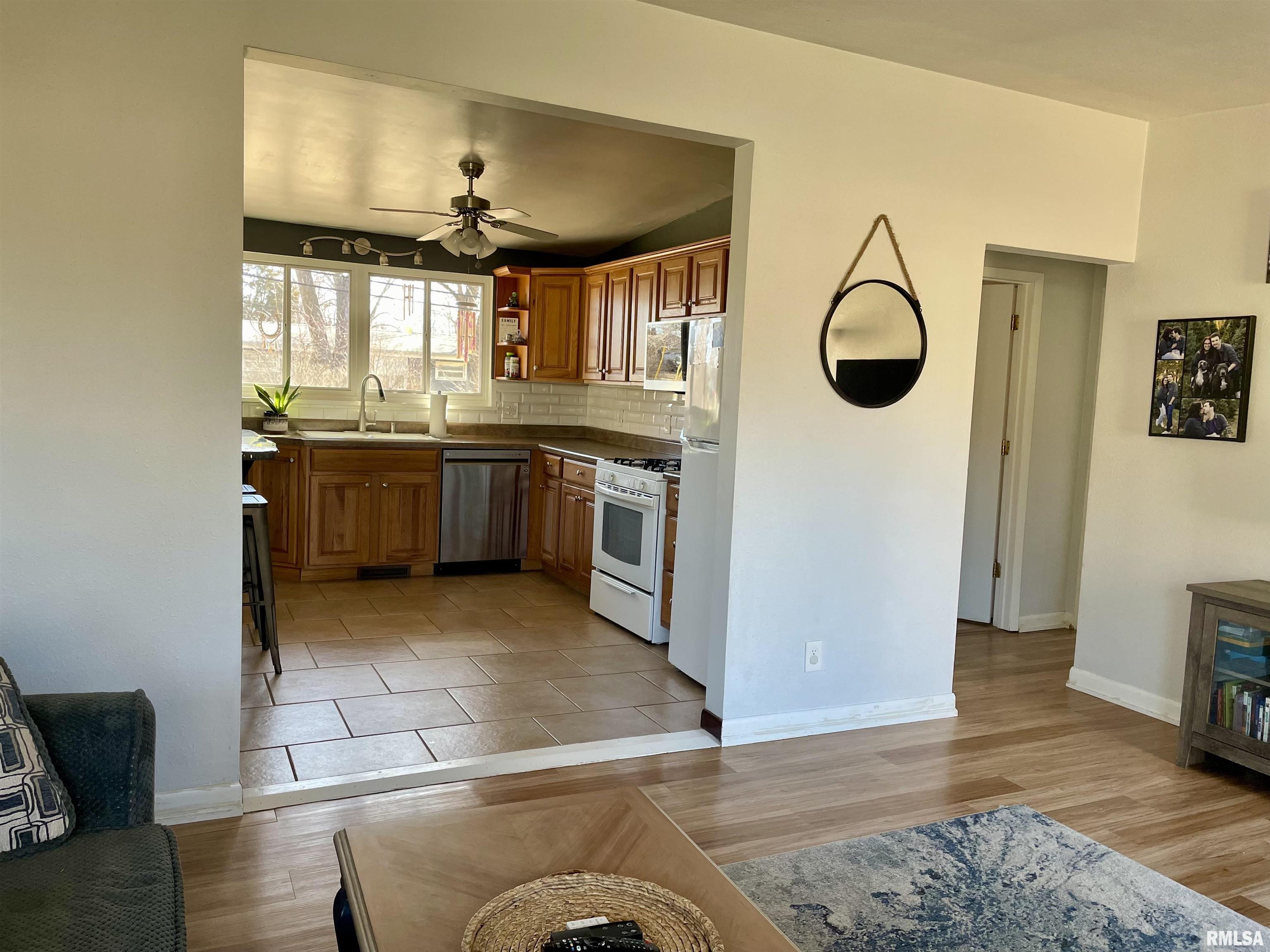 2731 West Overhill Road Peoria, IL 61615 - Photo 9 of 27 Gallery Image 9