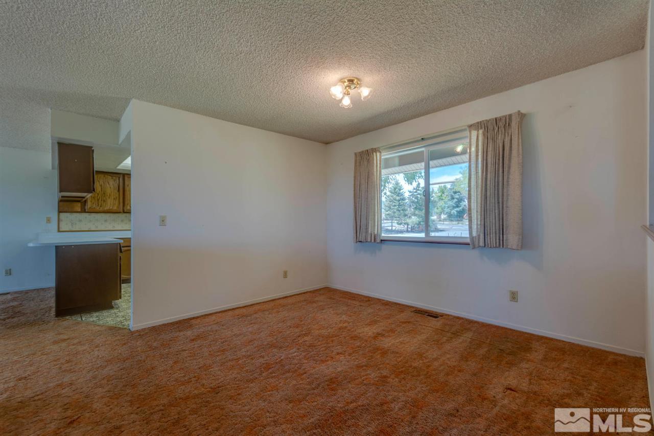 10180 Placerville Road Reno, NV 89508 - Photo 5 of 25 an empty room with windows