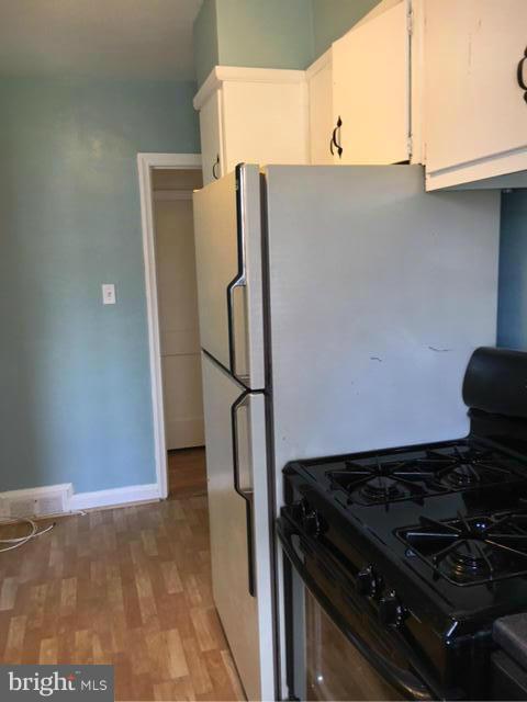 1723 Edgewood Road Baltimore, MD 21286 - Photo 10 of 24 a close view of a stove top oven