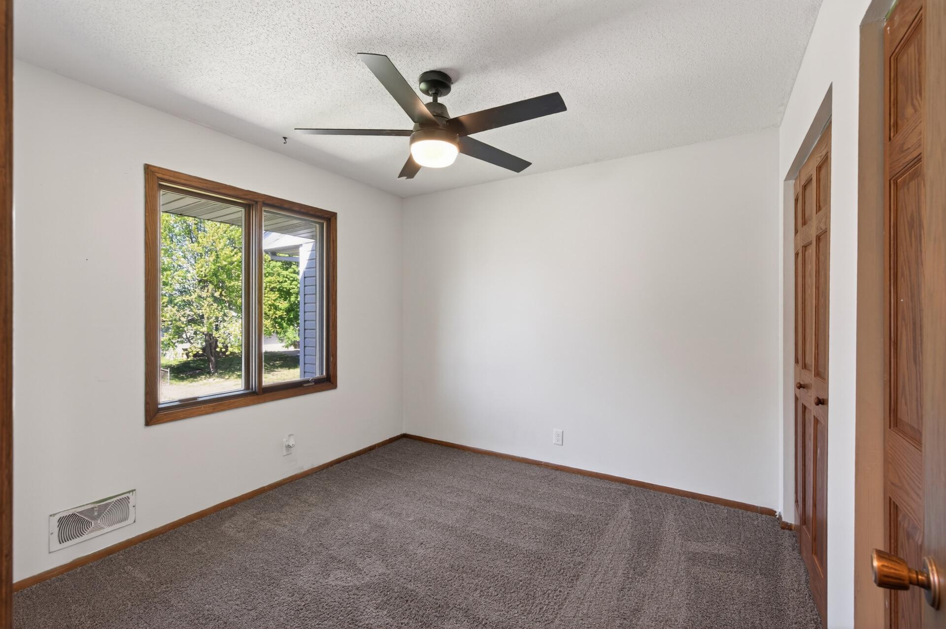2010 Arkwright Street Maplewood, MN 55117 - Photo 17 of 28