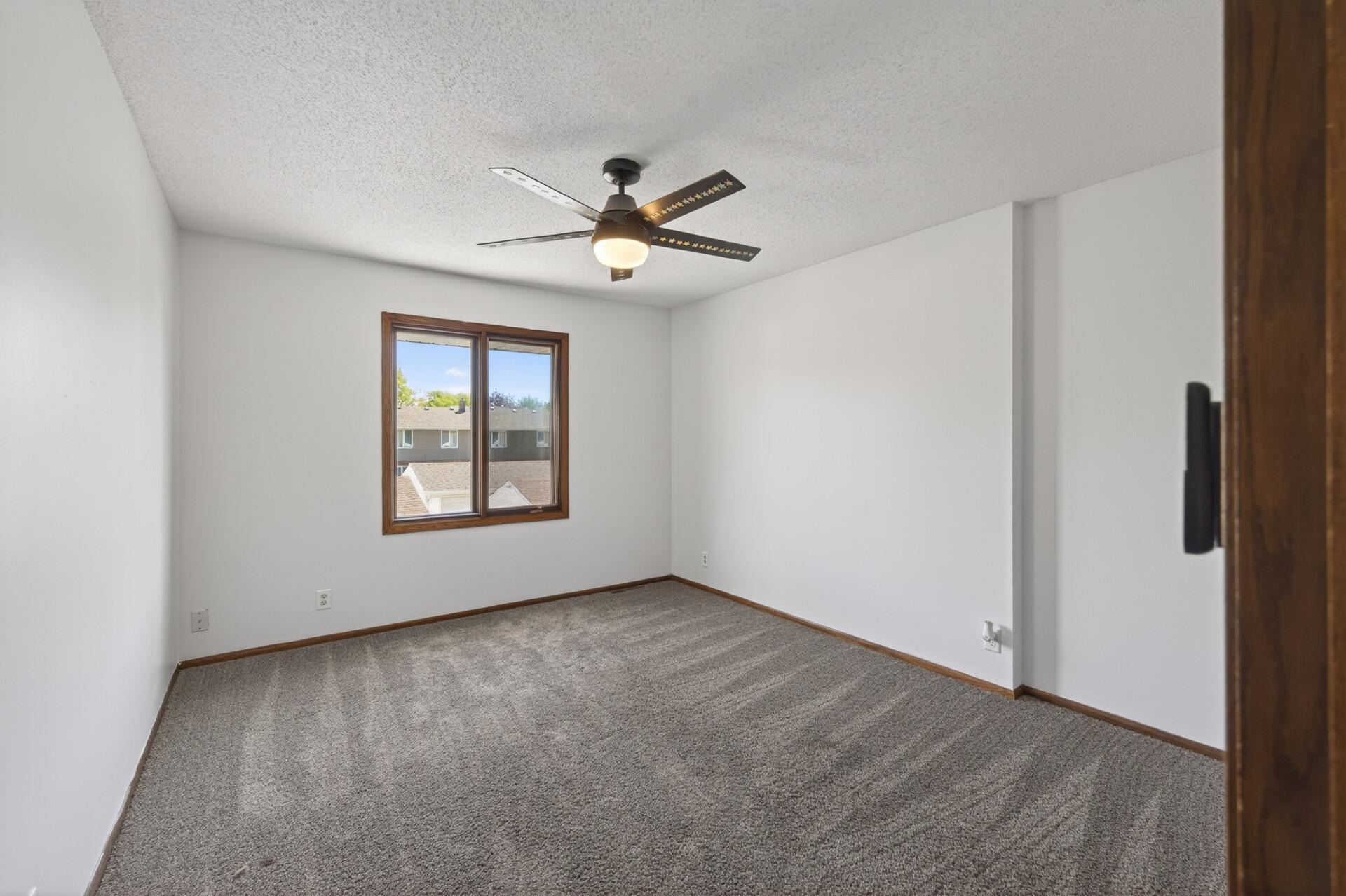 2010 Arkwright Street Maplewood, MN 55117 - Photo 20 of 28