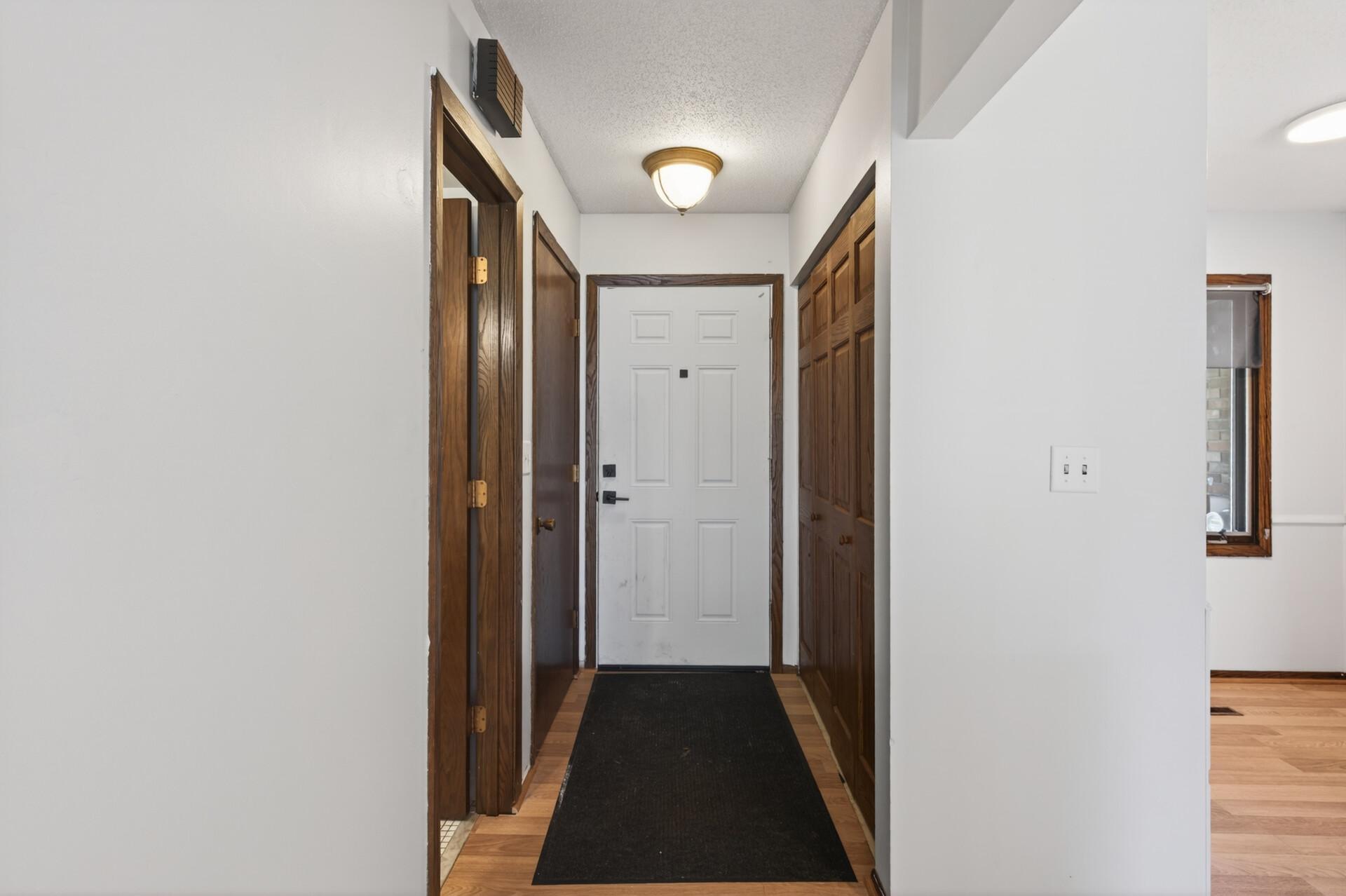 2010 Arkwright Street Maplewood, MN 55117 - Photo 4 of 28