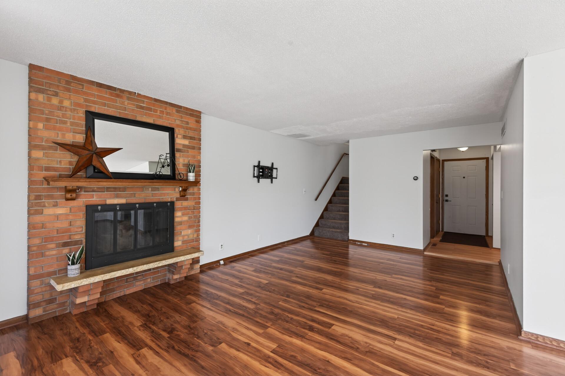 2010 Arkwright Street Maplewood, MN 55117 - Photo 7 of 28