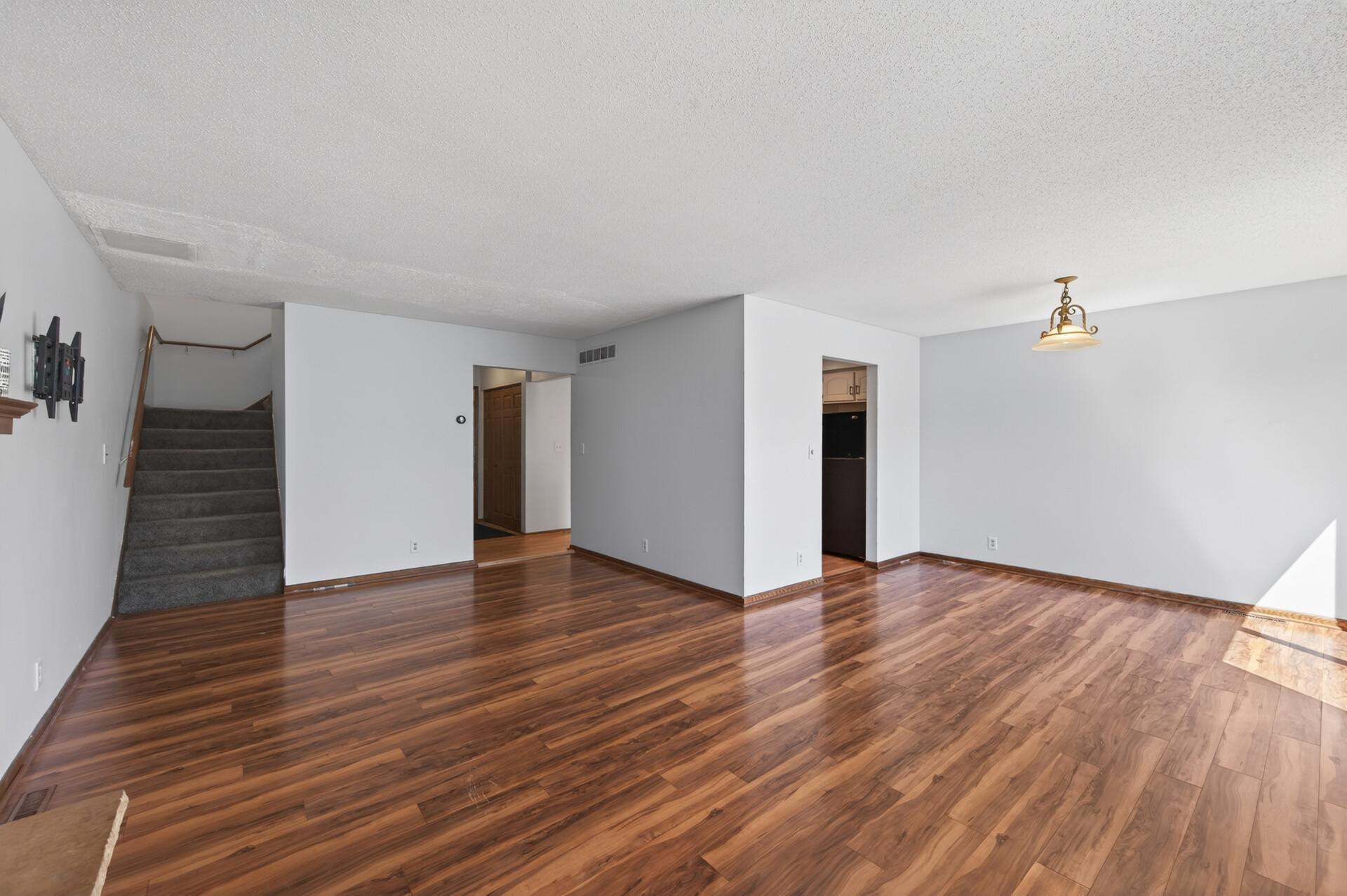 2010 Arkwright Street Maplewood, MN 55117 - Photo 8 of 28