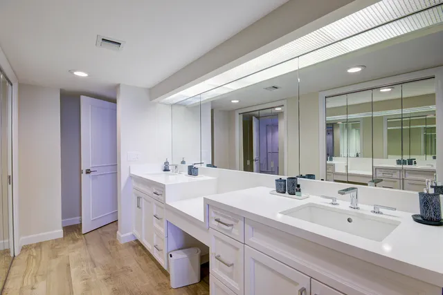 a en suite bathroom with double vanity sinks and a mirror