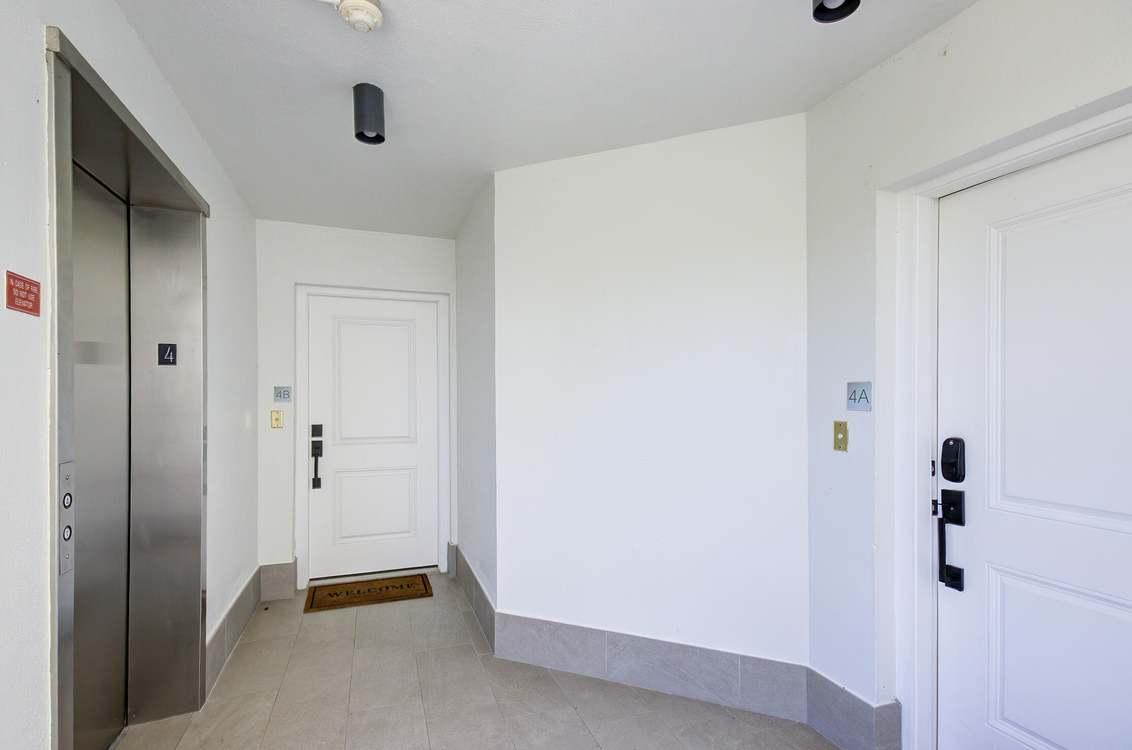 120 South Ocean Boulevard, Unit 4A Delray Beach, FL 33483 - Photo 23 of 36 a view of an empty room