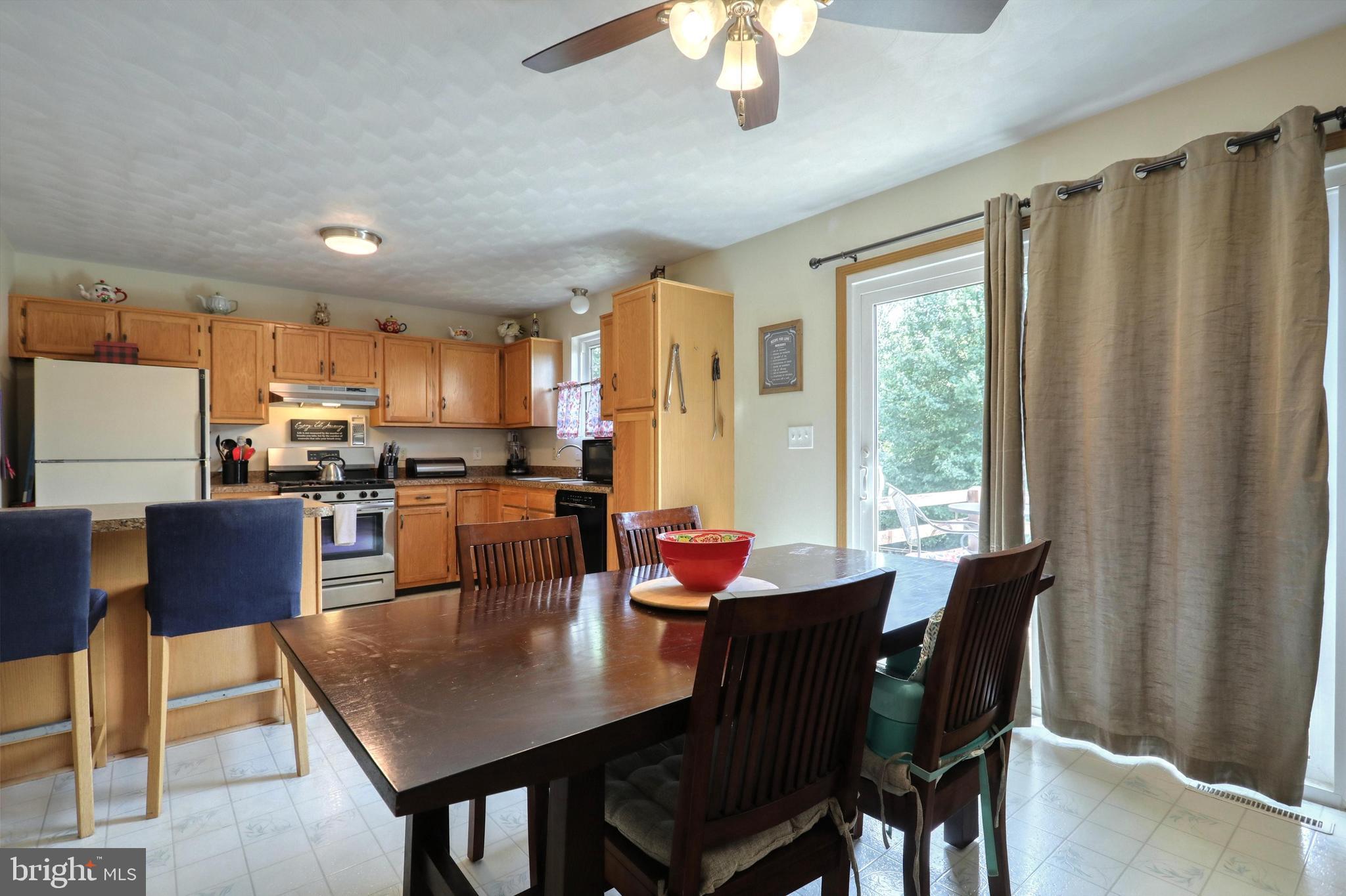 1006 Friar Run Hanover, PA 17331 - Photo 17 of 36 Dining Area / Kitchen