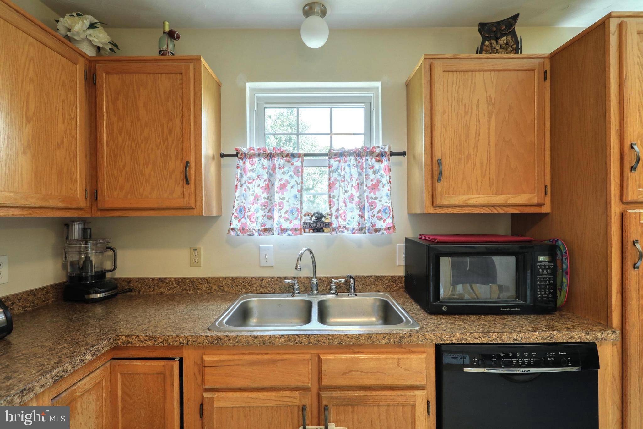 1006 Friar Run Hanover, PA 17331 - Photo 22 of 36 Kitchen
