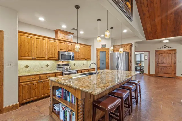 $675,000 | 168 Texoma Bluffs Circle, Gordonville, TX 76245