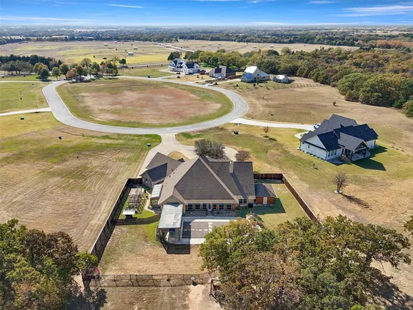 $660,000 | 168 Texoma Bluffs Circle, Gordonville, TX 76245