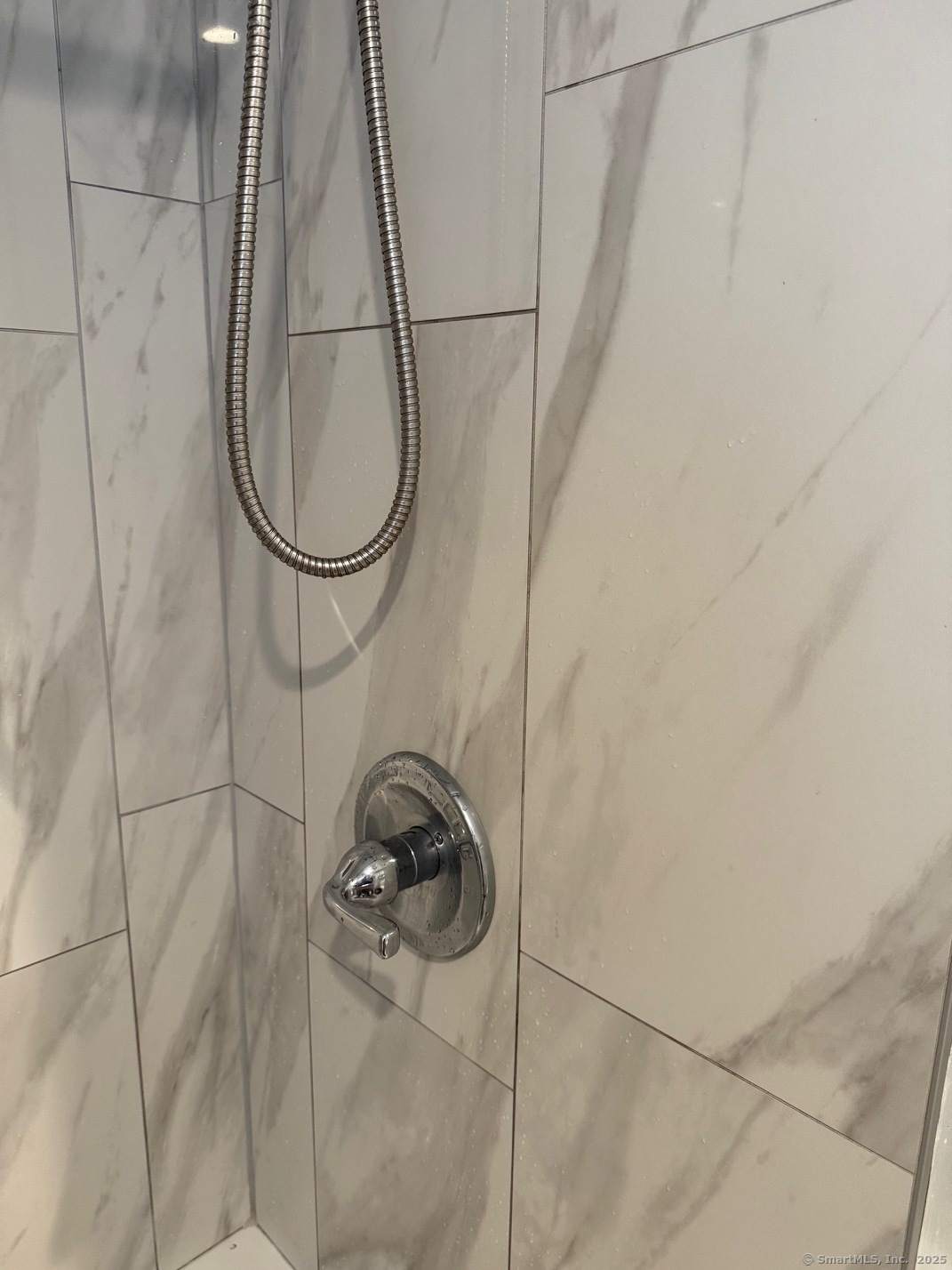 15 Edwards Street Bridgeport, CT 06606 - Photo 25 of 33 a close view of shower tap